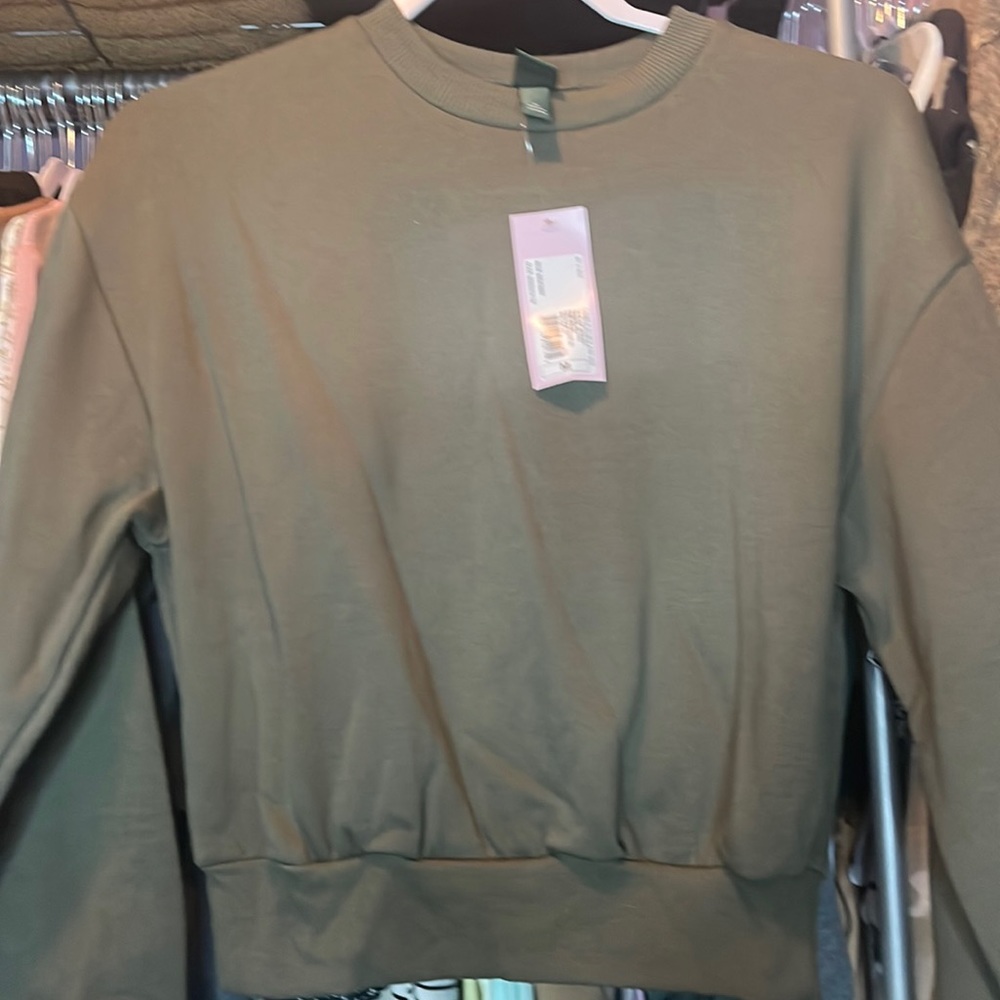 NWT Wild fable Cropped Crew Neck Sweatshirt